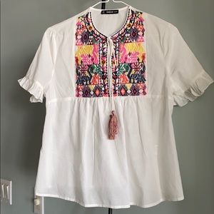 SHEIN
BOHO EMBROIDERED PULLOVER TOP